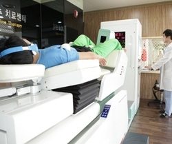 청소년기의 척추 질환 척추측만증, 어깨 높낮이 다를 경