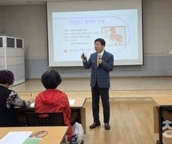 전주우리병원 시태봉 행정원장, 구례군 노인회관서 건강 